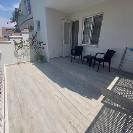 Grandma's Garden Aparthotel 3*