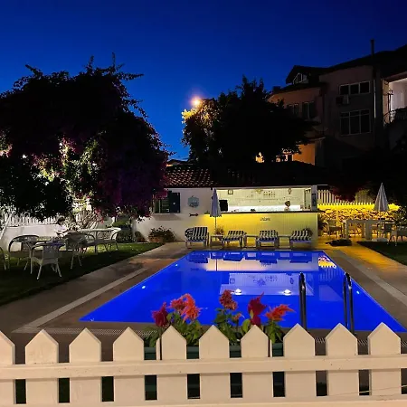 아파트호텔 Grandma's Garden 달리안