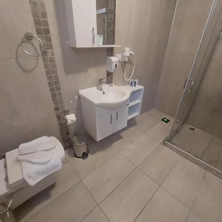 Grandma's Garden Apart Otel 3*