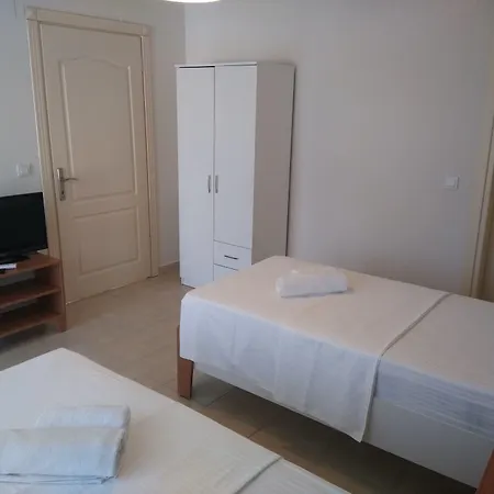 Grandma's Garden Apartmanhotel 3*