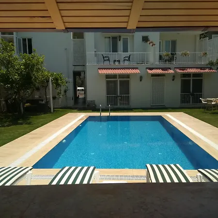 Apartmanhotel Grandma's Garden 3*