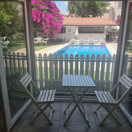 Grandma's Garden Apart Otel 3*