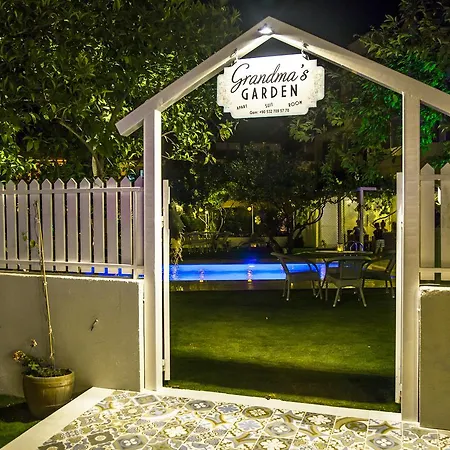 Grandma's Garden Aparthotel 3*