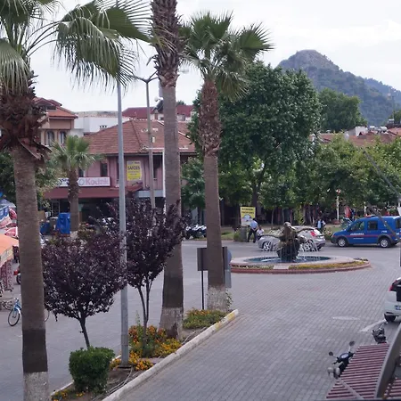 Grandma's Garden Apart Otel 3*