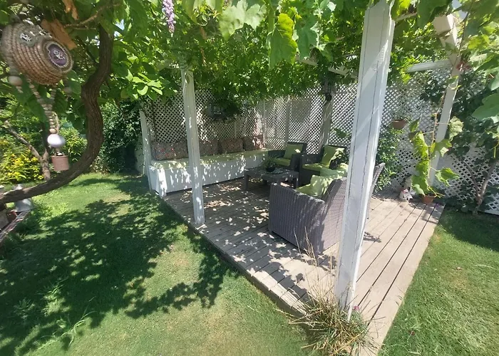 Grandma's Garden Апарт-отель 3*