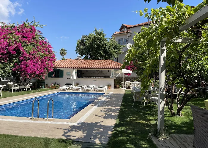 Grandma's Garden Апарт-отель Дальян