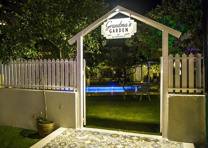 Grandma's Garden Апарт-отель 3*